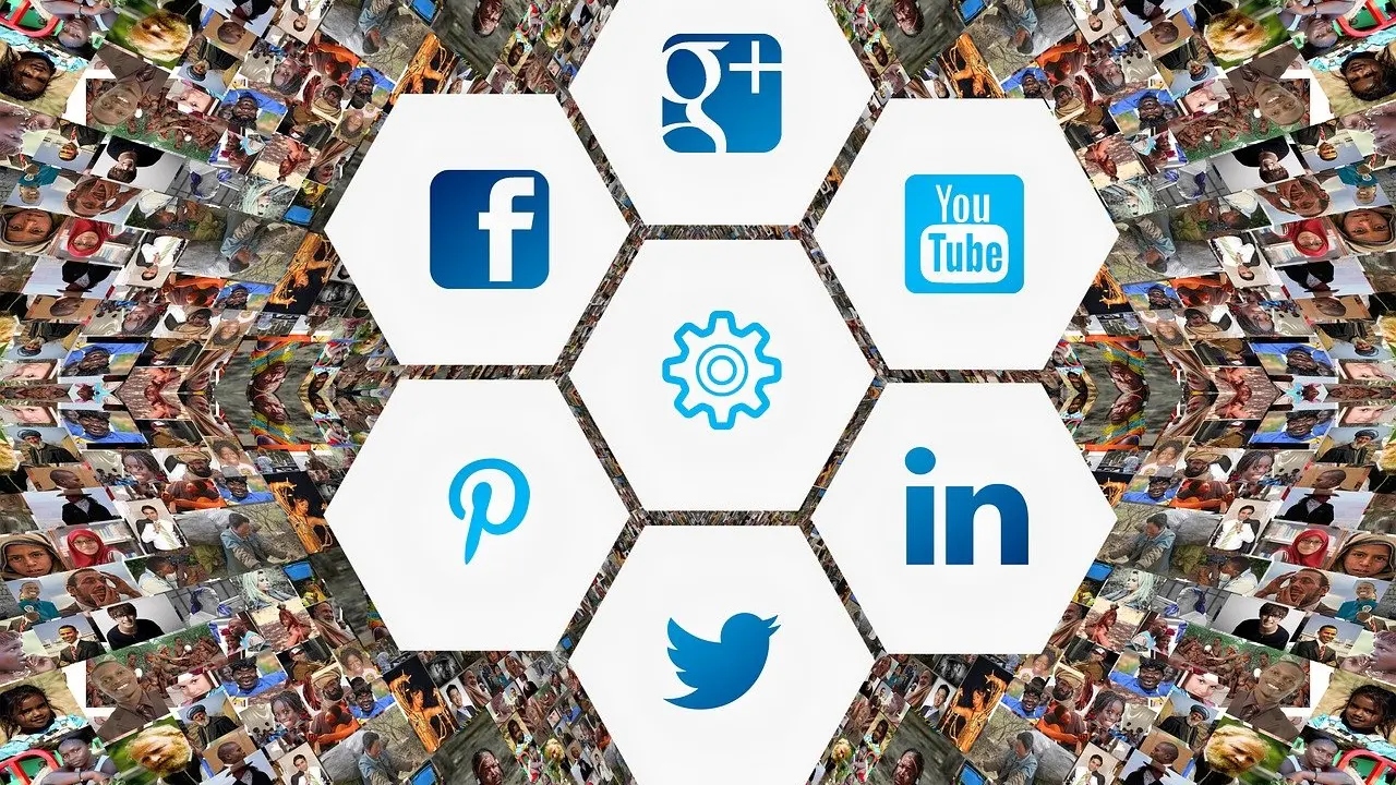 Socials and softwares aliensync
